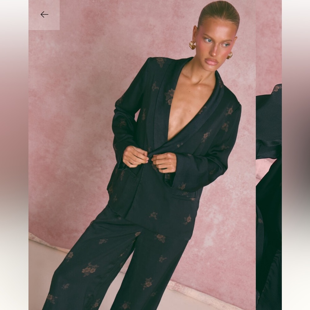 PrettyLittleThing Navy Floral Blazer